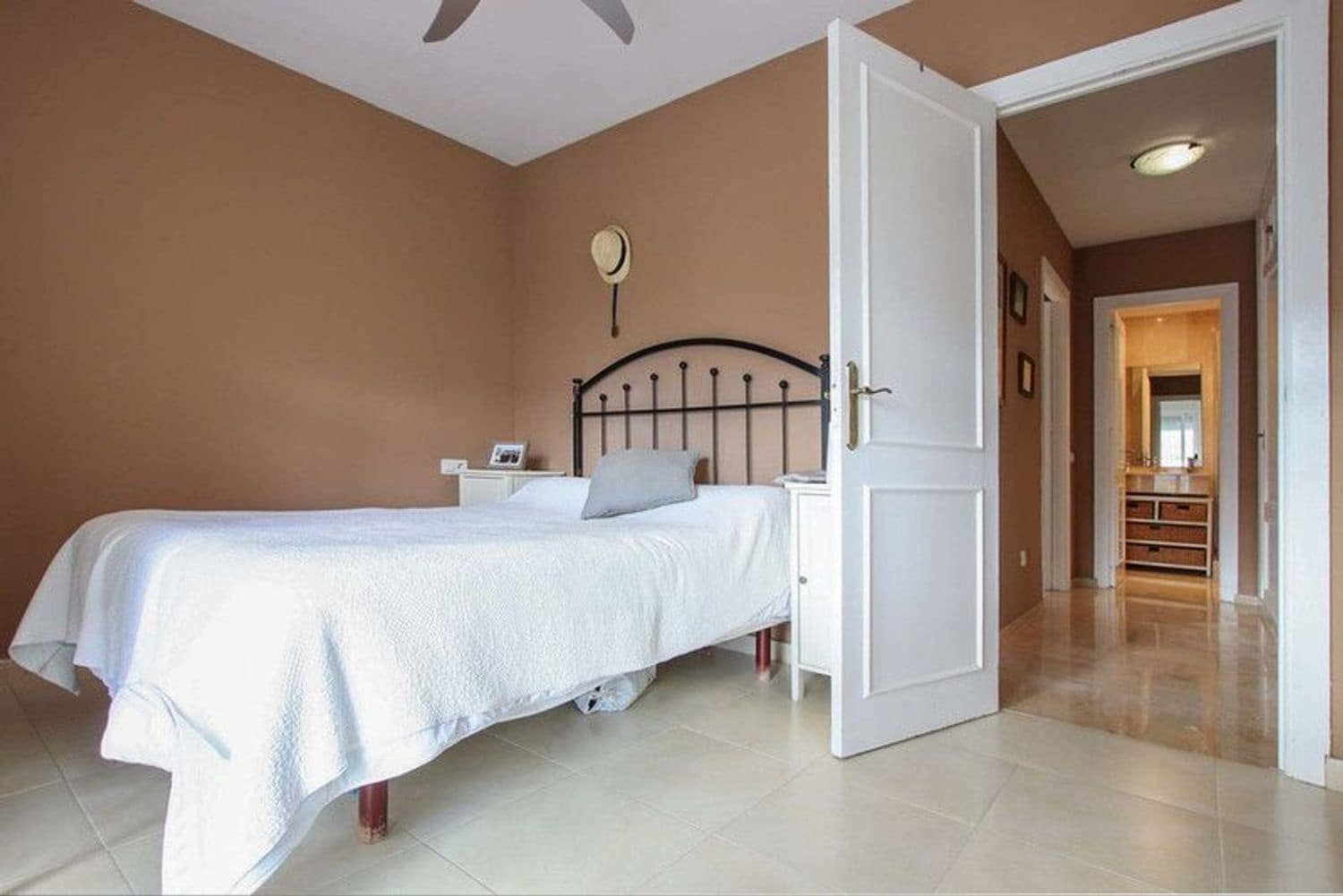Apartamento de 3 habitaciones en Puerto Banus en venta con piscina garaje - 630.000 € (Ref: 9916434)