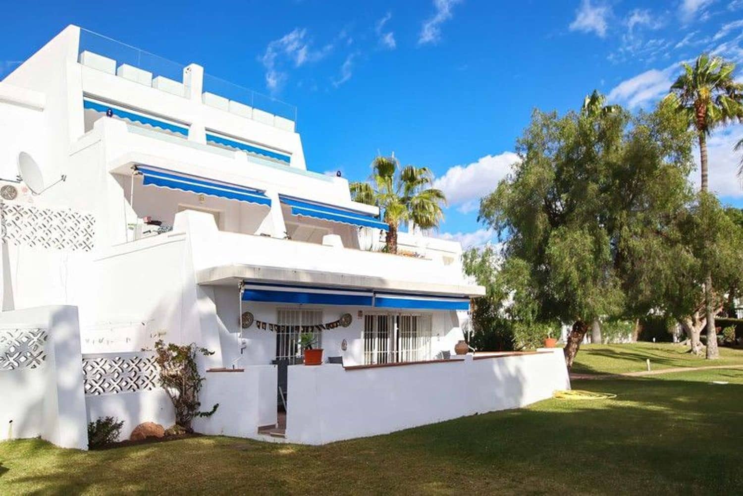 Apartamento de 3 habitaciones en Puerto Banus en venta con piscina garaje - 630.000 € (Ref: 9916434)