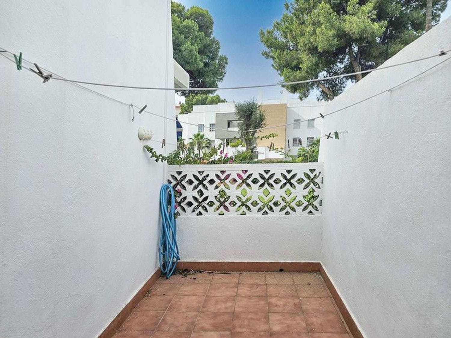 Apartamento de 3 habitaciones en Puerto Banus en venta con piscina garaje - 630.000 € (Ref: 9916434)