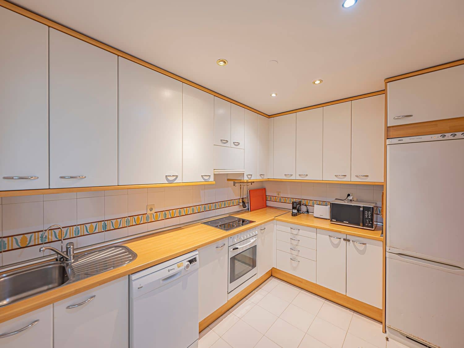 3 bedroom Apartment for sale in New Golden Mile with pool garage - € 715,000 (Ref: 9916435)
