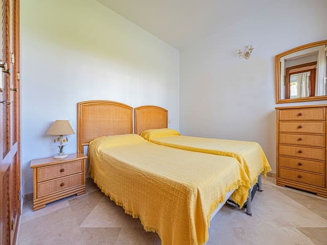 3 bedroom Apartment for sale in Villacana - Costalita - Saladillo, Estepona with pool garage - € 715,000 (Ref: 9916435)