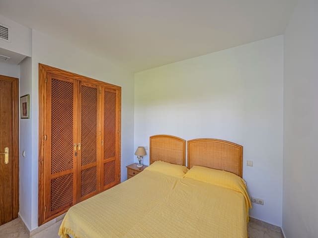 3 bedroom Apartment for sale in Villacana - Costalita - Saladillo, Estepona with pool garage - € 715,000 (Ref: 9916435)
