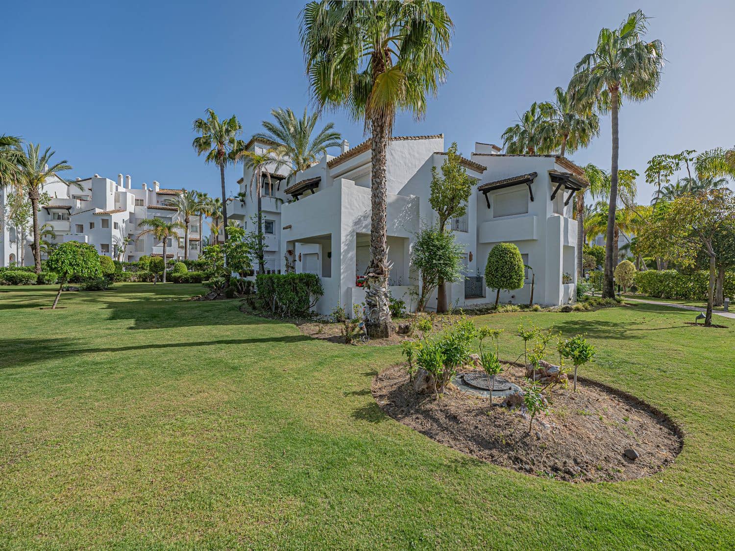 3 bedroom Apartment for sale in New Golden Mile with pool garage - € 715,000 (Ref: 9916435)