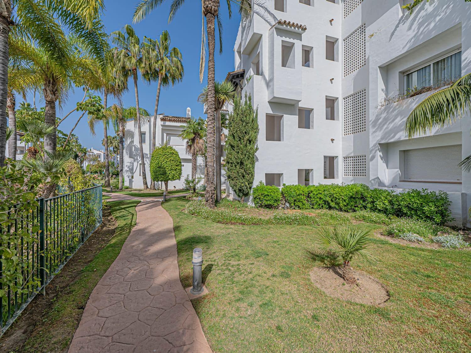 3 bedroom Apartment for sale in New Golden Mile with pool garage - € 715,000 (Ref: 9916435)