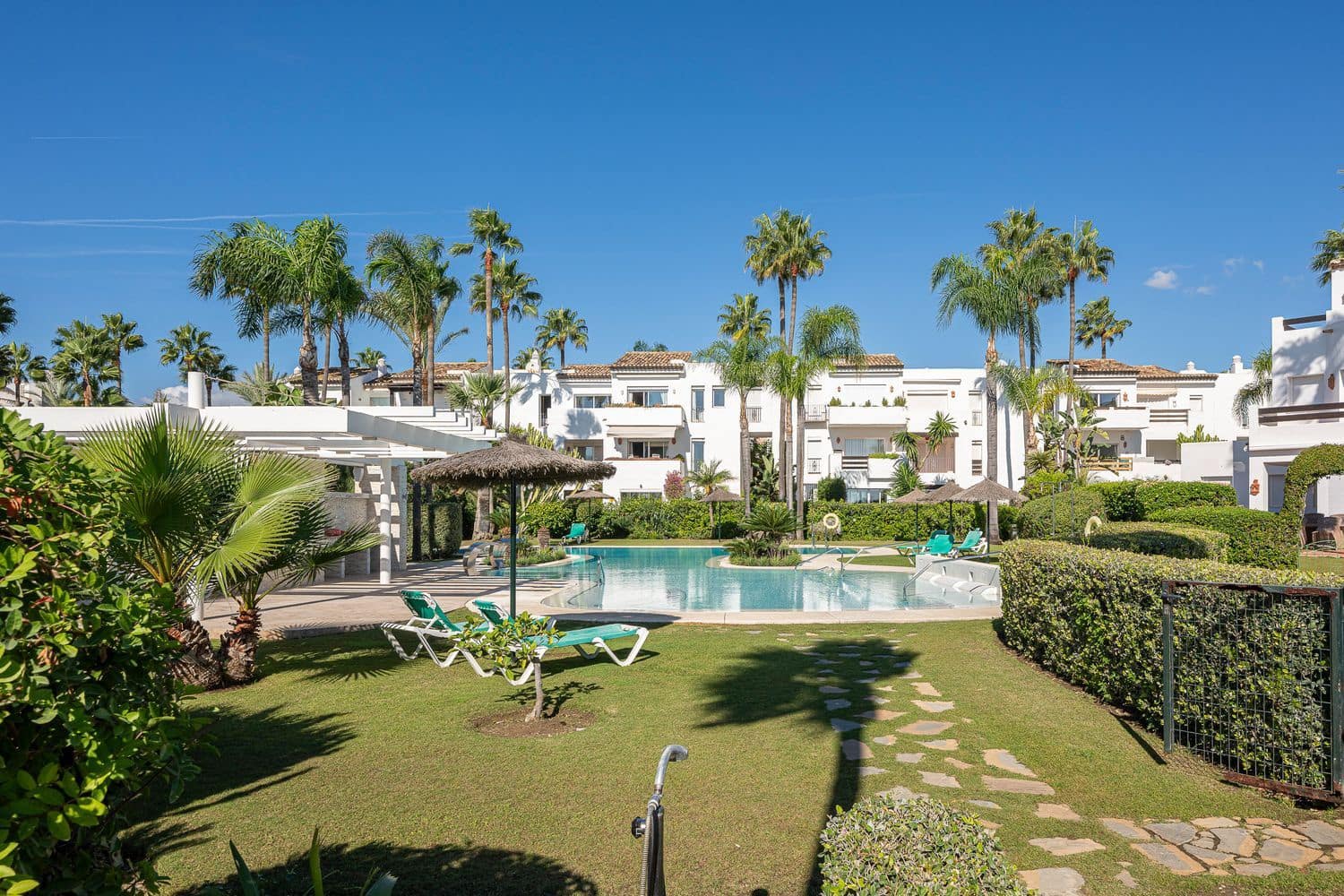 Apartamento de 3 habitaciones en Costalita en venta con piscina garaje - 1.495.000 € (Ref: 9916437)