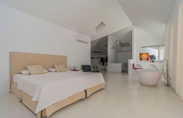 3 bedroom Apartment for sale in Sierra Blanca, Marbella with pool garage - € 2,400,000 (Ref: 9916438)
