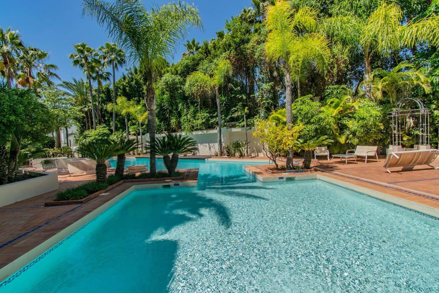 3 bedroom Apartment for sale in Golden Mile with pool garage - € 2,400,000 (Ref: 9916438)
