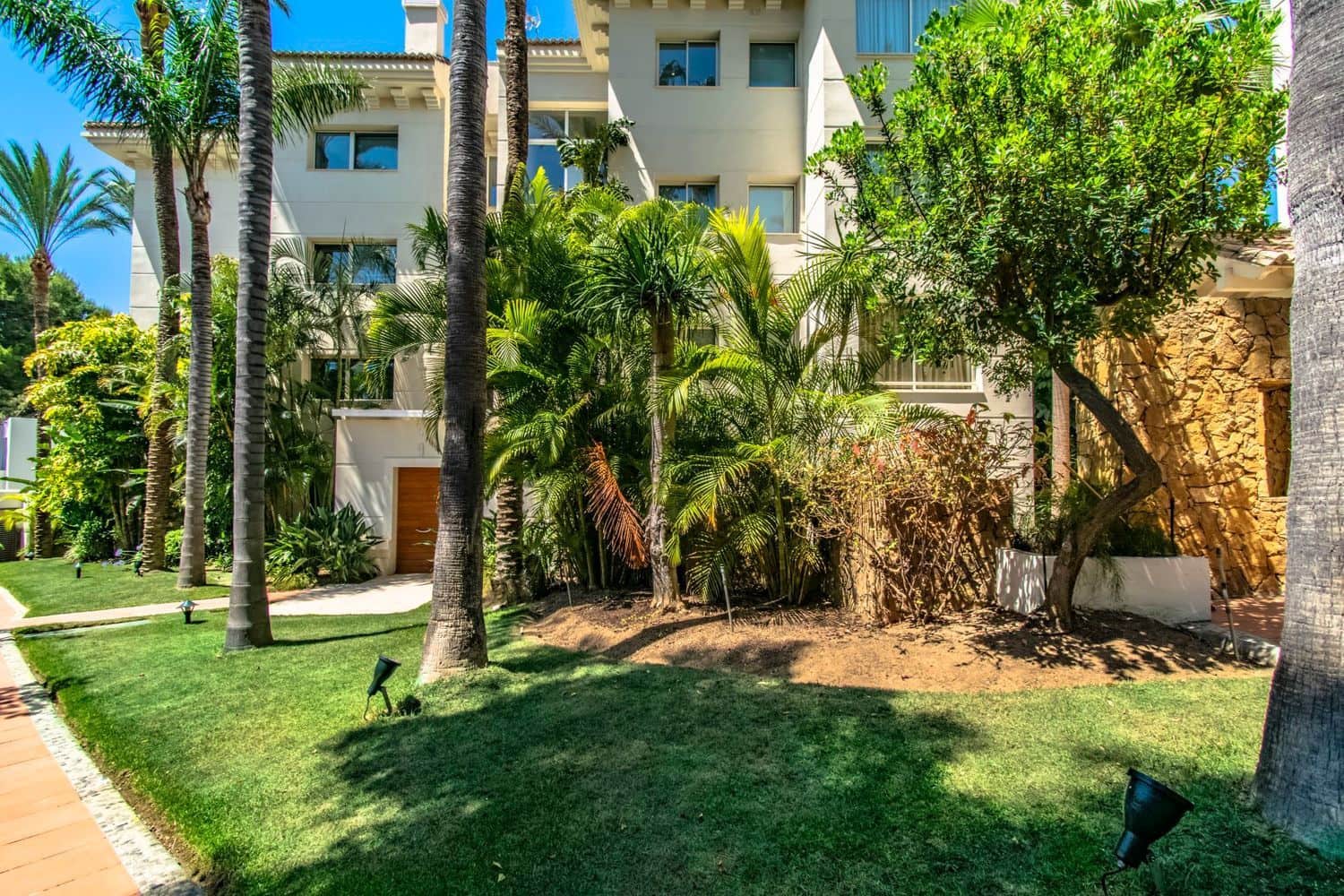 3 bedroom Apartment for sale in Golden Mile with pool garage - € 2,400,000 (Ref: 9916438)