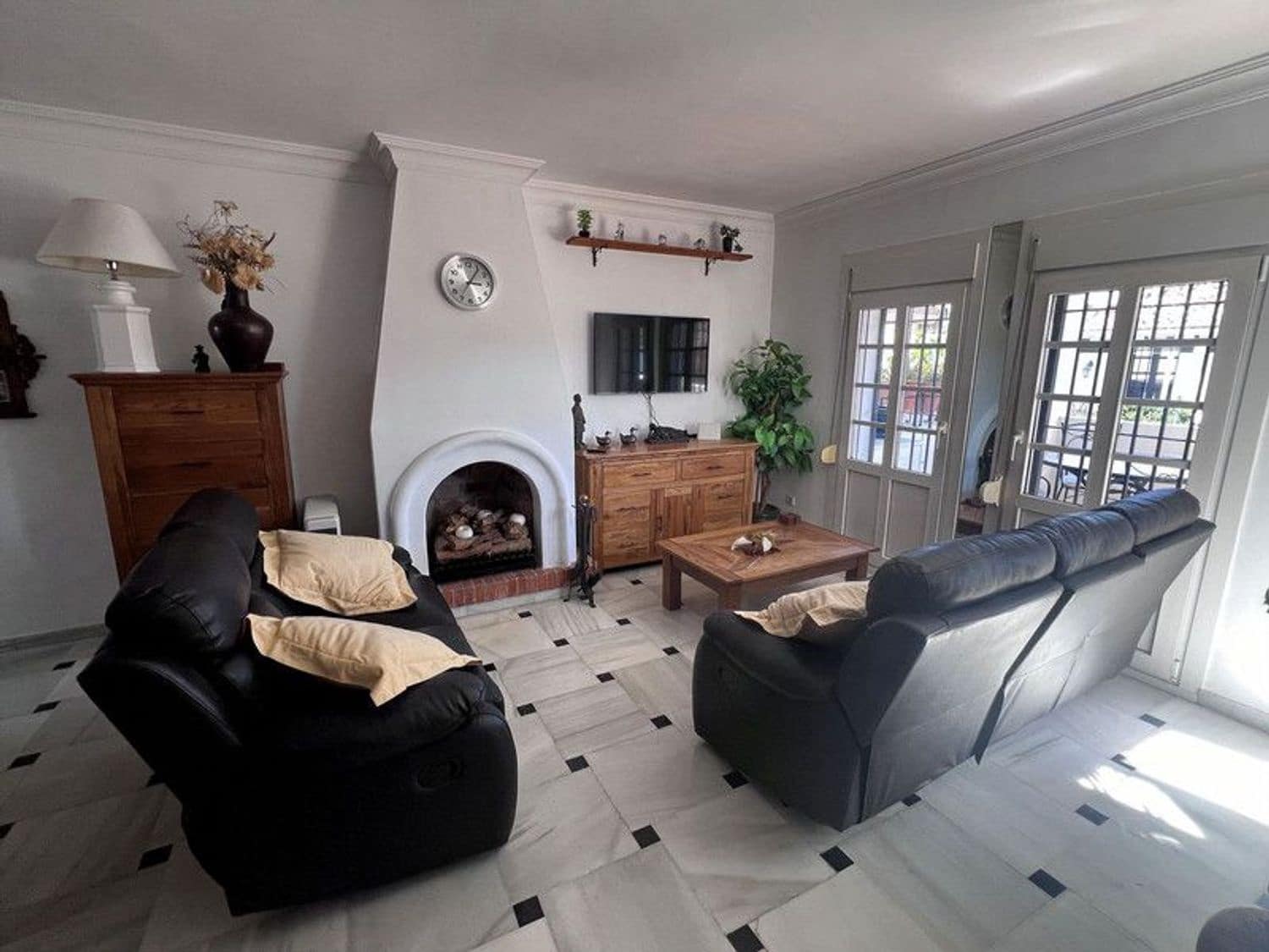 2 soveværelse Lejlighed til salg i El Paraiso med swimmingpool garage - € 335.000 (Ref: 9916439)