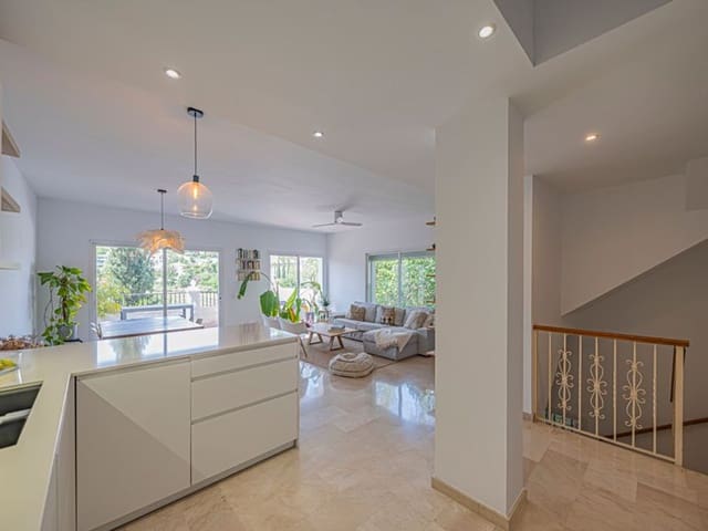 4 soverom Hus til salgs i La Quinta, Benahavís med garasje - € 875 000 (Ref: 9916443)