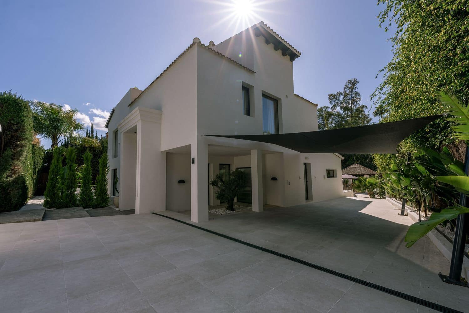 5 slaapkamer Villa te koop in Aloha Golf met zwembad garage - € 4.290.000 (Ref: 9916445)