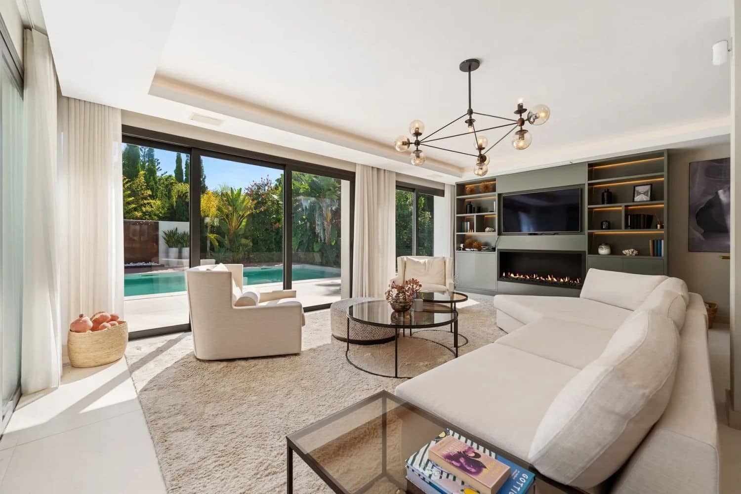4 bedroom Villa for sale in Nueva Andalucia with pool garage - € 4,195,000 (Ref: 9916447)