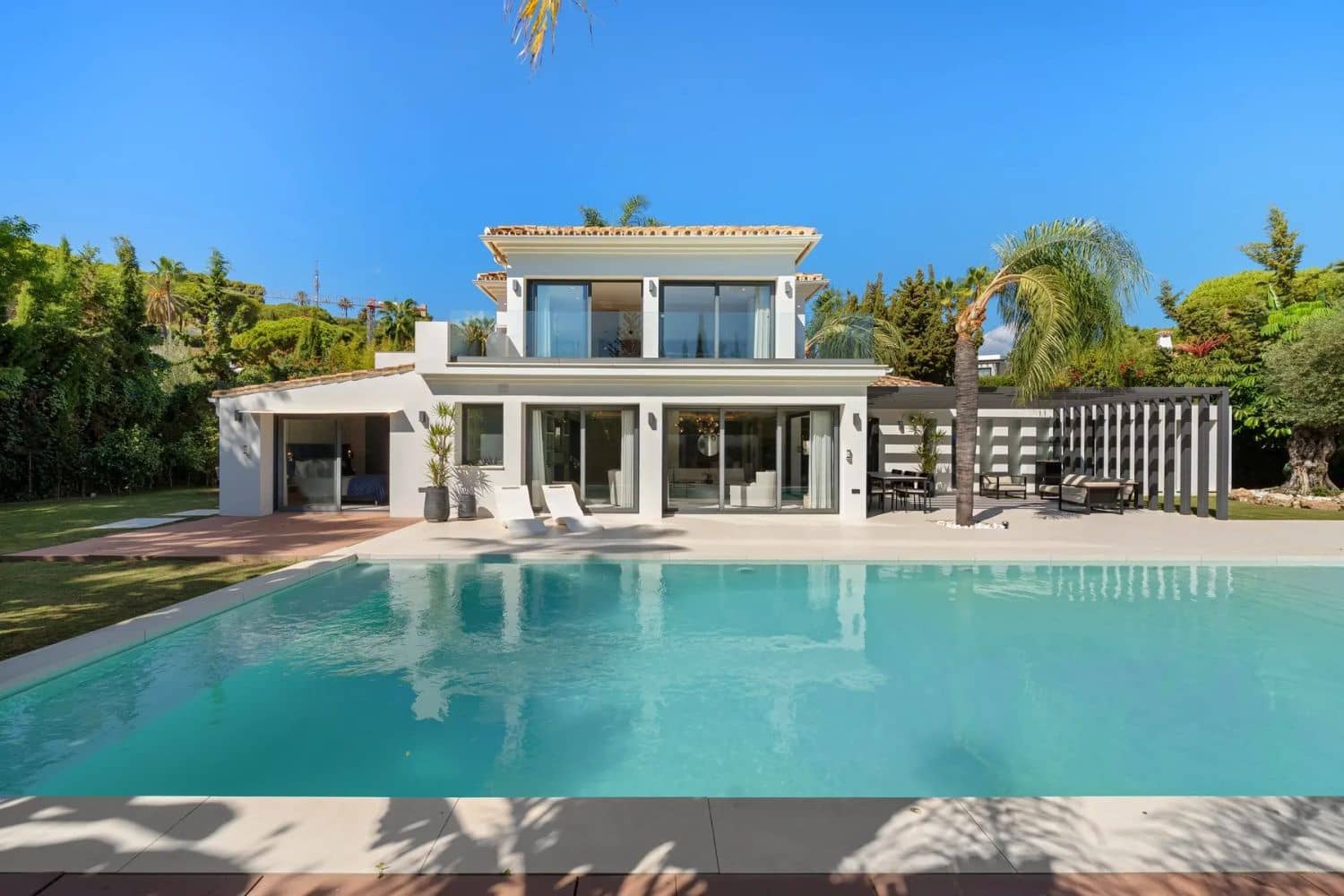 4 bedroom Villa for sale in Nueva Andalucia with pool garage - € 4,195,000 (Ref: 9916447)