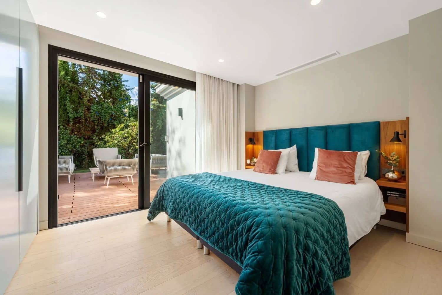 4 bedroom Villa for sale in Nueva Andalucia with pool garage - € 4,195,000 (Ref: 9916447)
