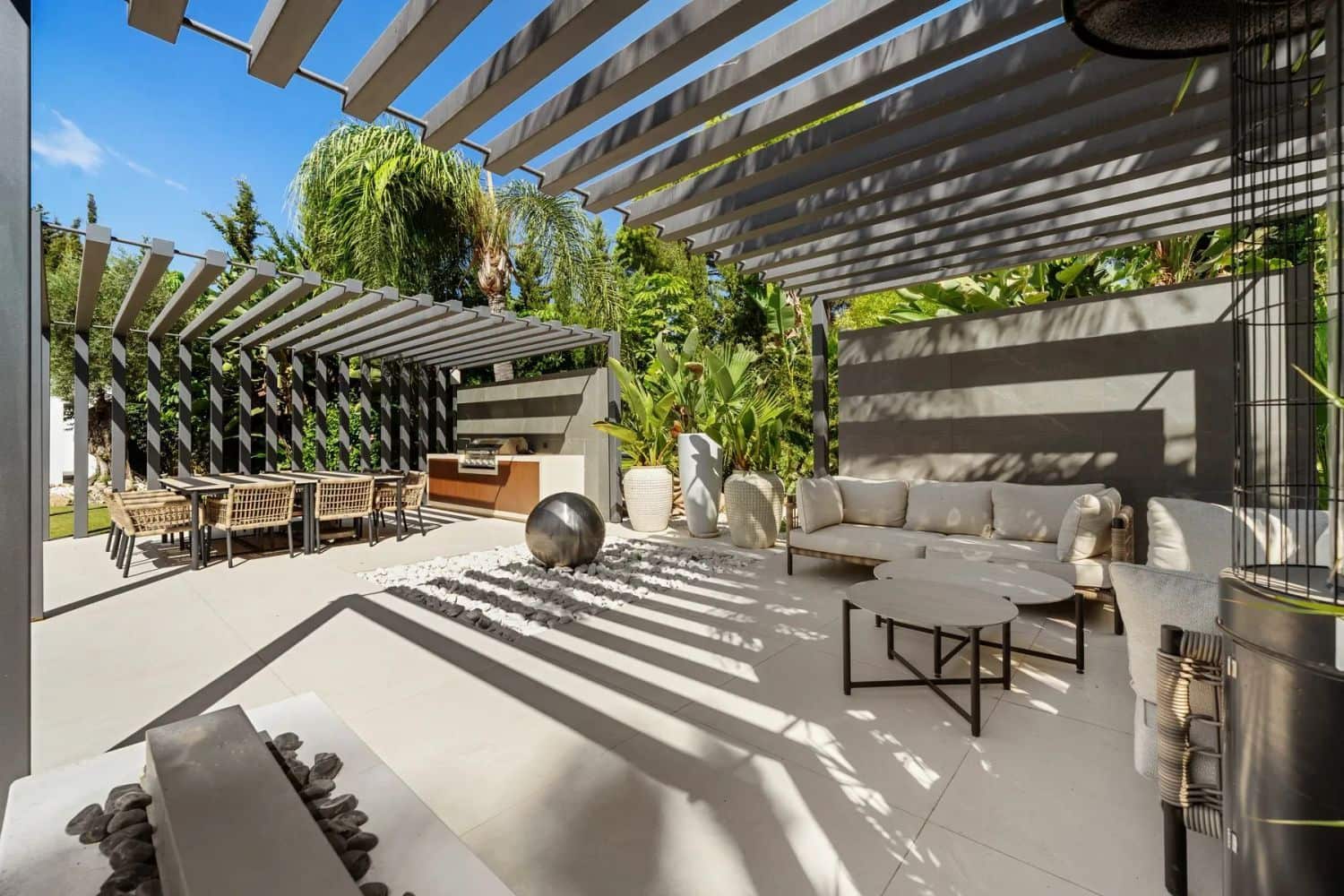 4 bedroom Villa for sale in Nueva Andalucia with pool garage - € 4,195,000 (Ref: 9916447)