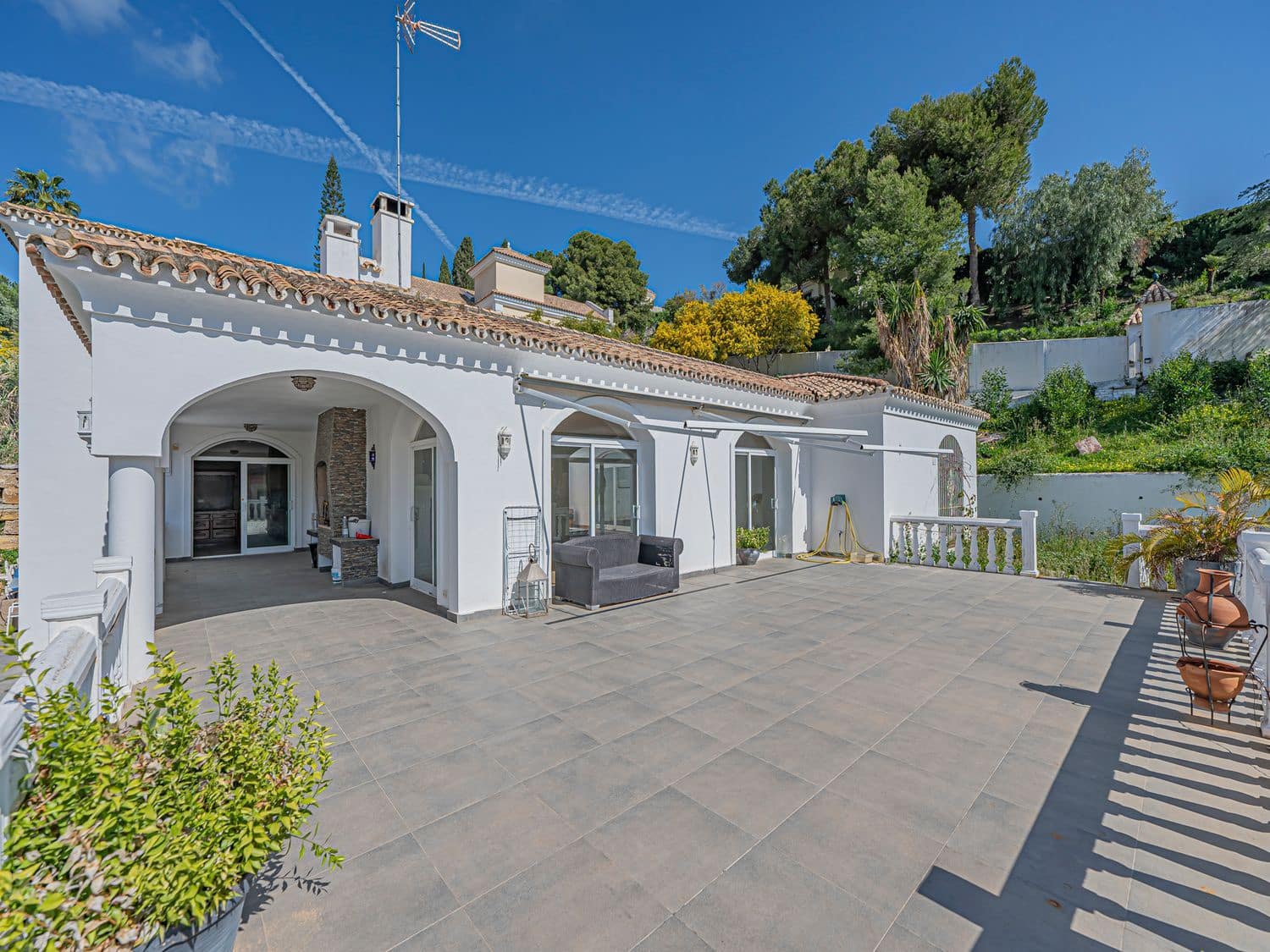 4 quarto Moradia para venda em Benahavis com piscina garagem - 1 700 000 € (Ref: 9916448)