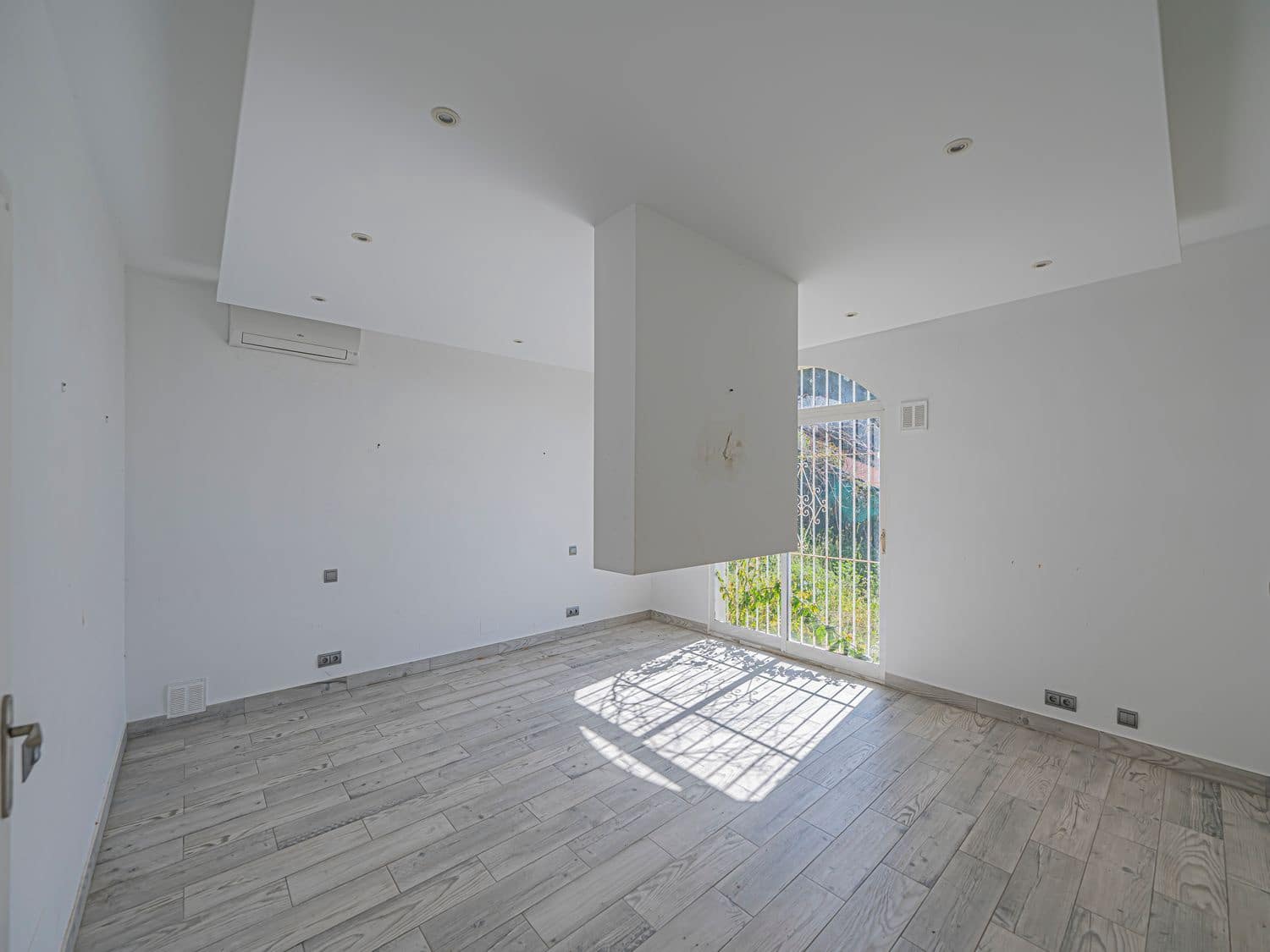 4 quarto Moradia para venda em Benahavis com piscina garagem - 1 700 000 € (Ref: 9916448)
