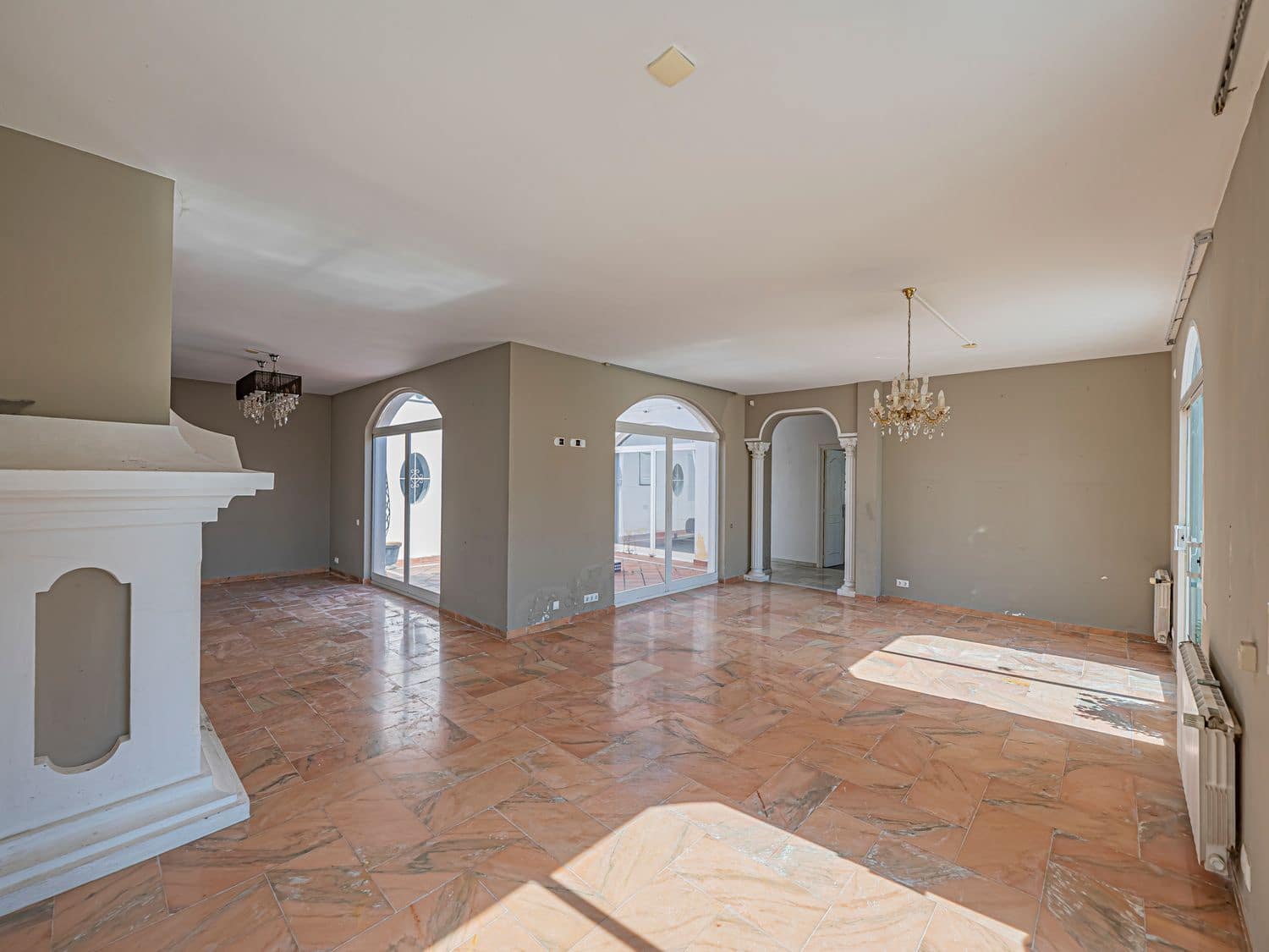 4 quarto Moradia para venda em Benahavis com piscina garagem - 1 700 000 € (Ref: 9916448)