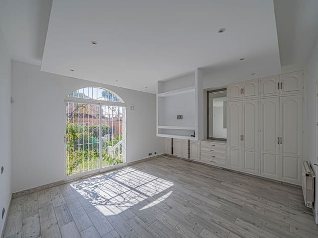 4 Zimmer Villa zu verkaufen in El Paraíso, Benahavís mit Pool Garage - 1.700.000 € (Ref: 9916448)