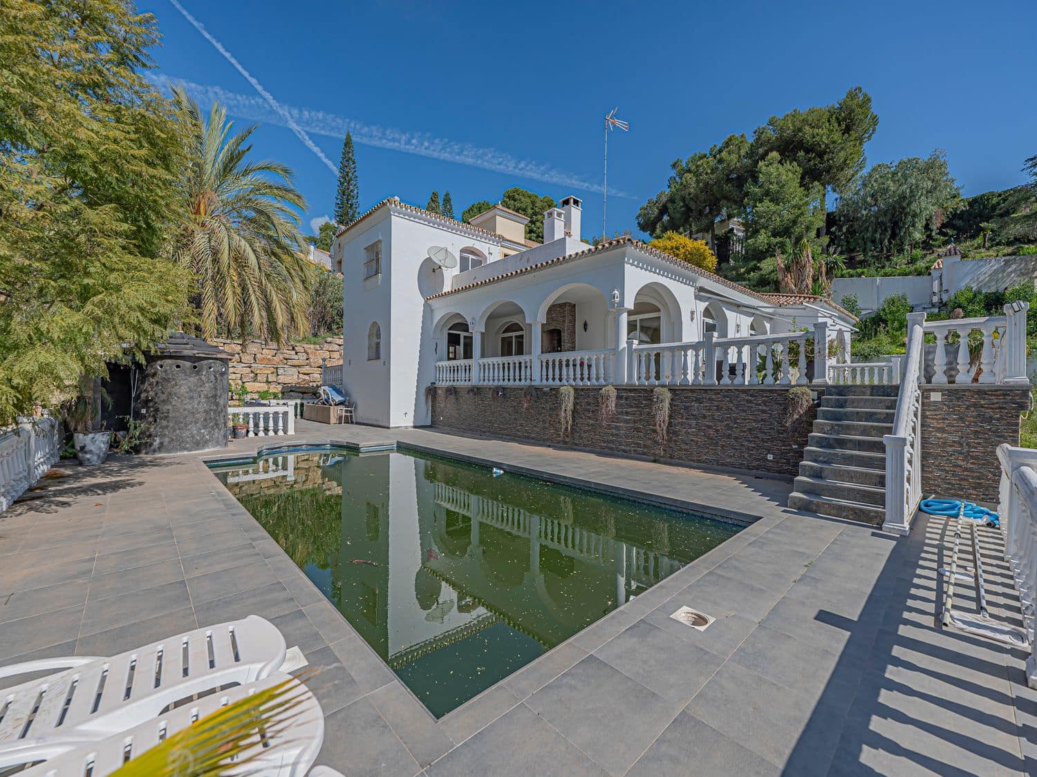 4 quarto Moradia para venda em Benahavis com piscina garagem - 1 700 000 € (Ref: 9916448)