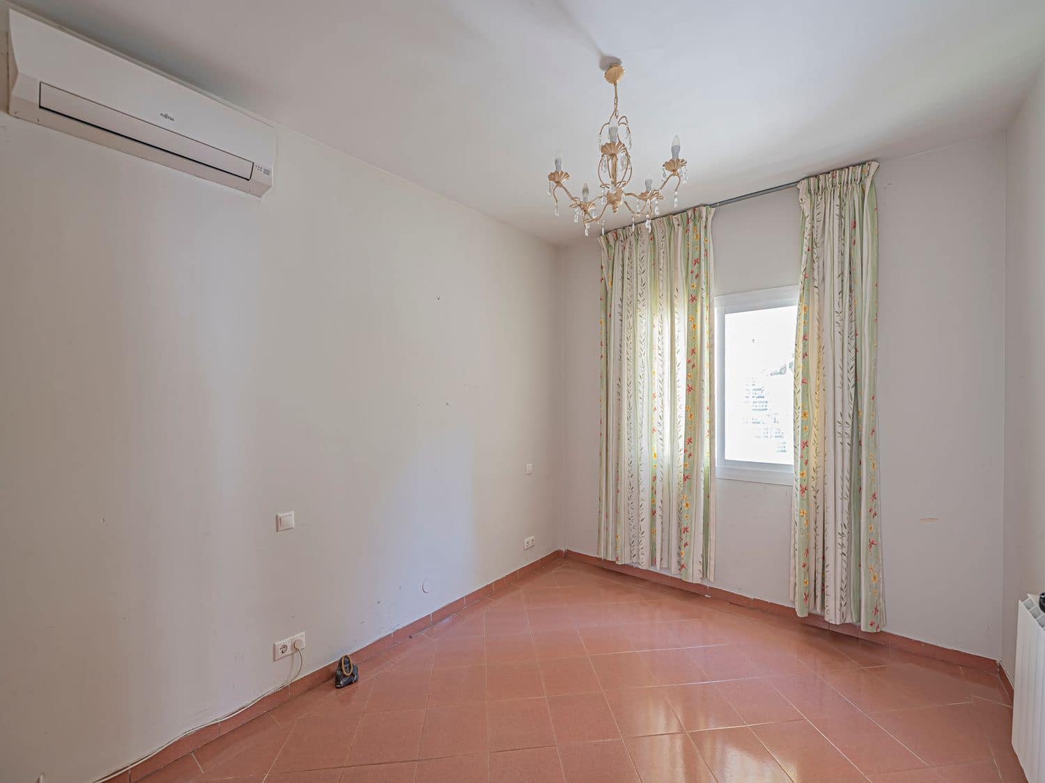 4 quarto Moradia para venda em Benahavis com piscina garagem - 1 700 000 € (Ref: 9916448)