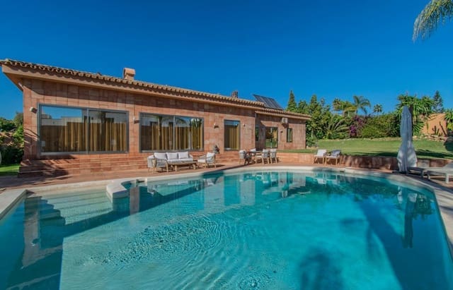 4 makuuhuone Huvila myytävänä paikassa Atalaya-Isdabe, Estepona mukana uima-altaan 
autotalli - 2 500 000 € (Ref: 9916452)