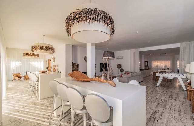 4 makuuhuone Huvila myytävänä paikassa Atalaya-Isdabe, Estepona mukana uima-altaan 
autotalli - 2 500 000 € (Ref: 9916452)