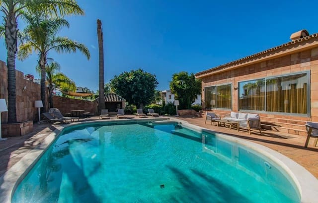 4 makuuhuone Huvila myytävänä paikassa Atalaya-Isdabe, Estepona mukana uima-altaan 
autotalli - 2 500 000 € (Ref: 9916452)
