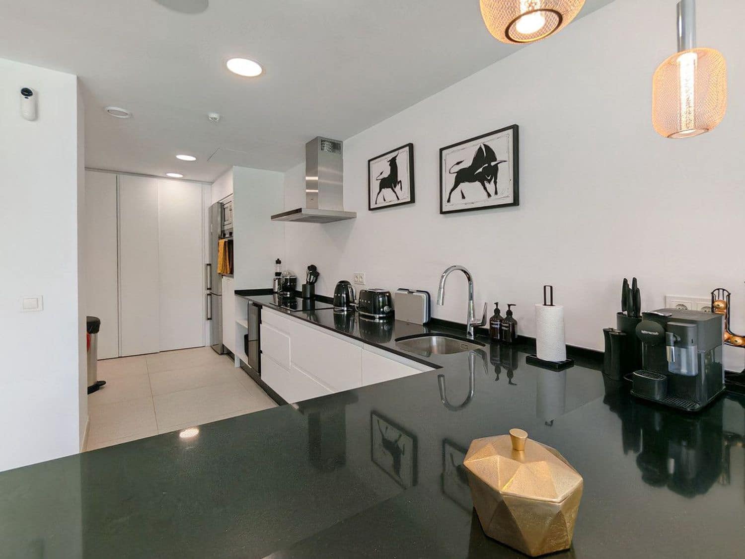5 bedroom Villa for sale in New Golden Mile with pool garage - € 1,450,000 (Ref: 9916453)