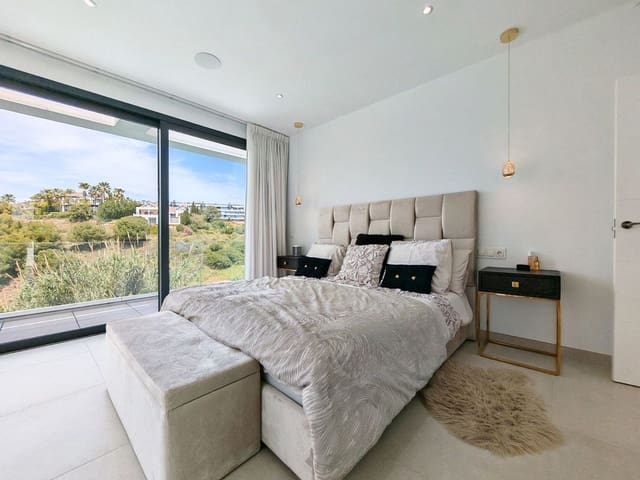 5 bedroom Villa for sale in La Concha - Resina Golf, Estepona with pool garage - € 1,450,000 (Ref: 9916453)