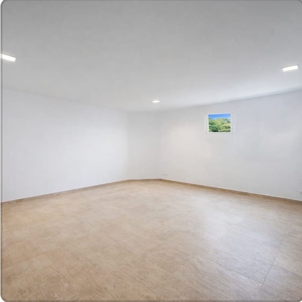 4 bedroom Villa for sale in New Golden Mile with pool garage - € 950,000 (Ref: 9916454)