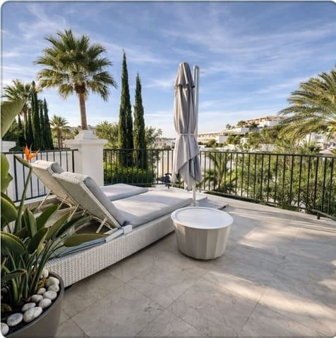 4 bedroom Villa for sale in La Concha - Resina Golf, Estepona with pool garage - € 950,000 (Ref: 9916454)