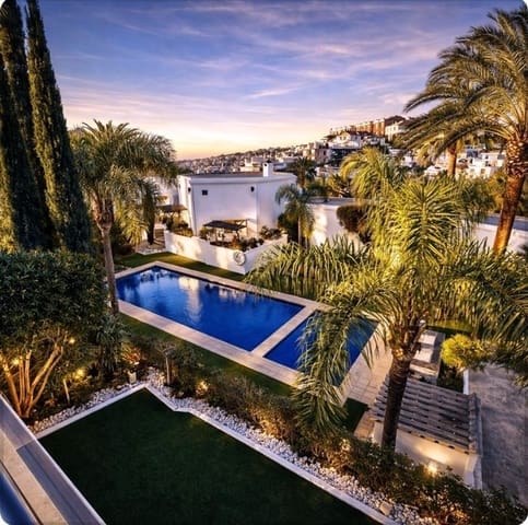 4 bedroom Villa for sale in La Concha - Resina Golf, Estepona with pool garage - € 950,000 (Ref: 9916454)