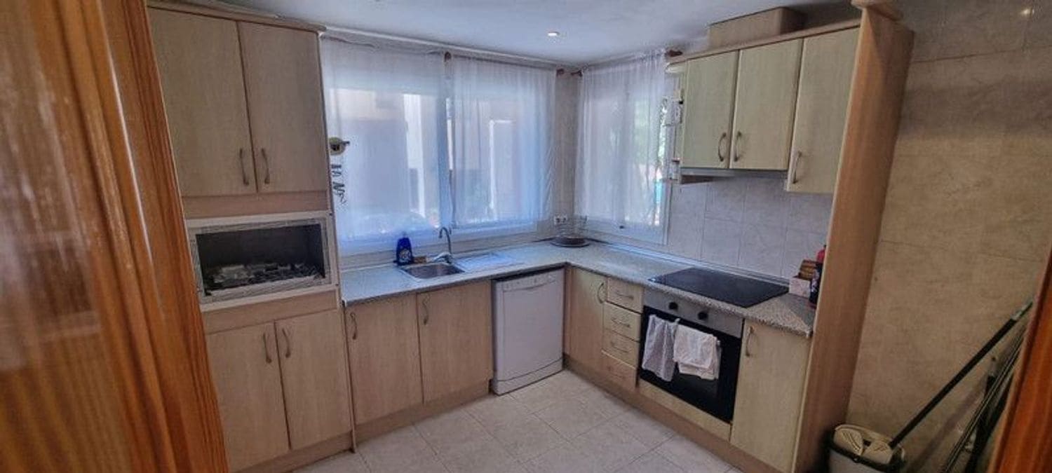 4 slaapkamer Huis te koop in Nueva Andalucia met zwembad garage - € 549.000 (Ref: 9921683)