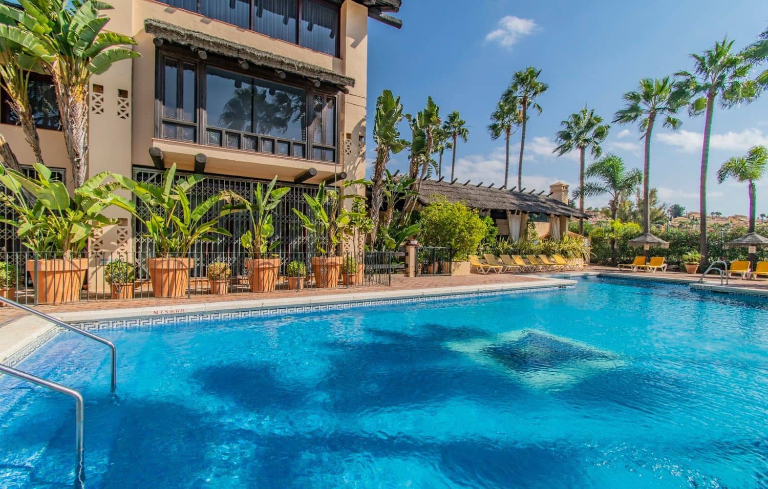 4 slaapkamer Huis te koop in Nueva Andalucia met zwembad garage - € 549.000 (Ref: 9921683)