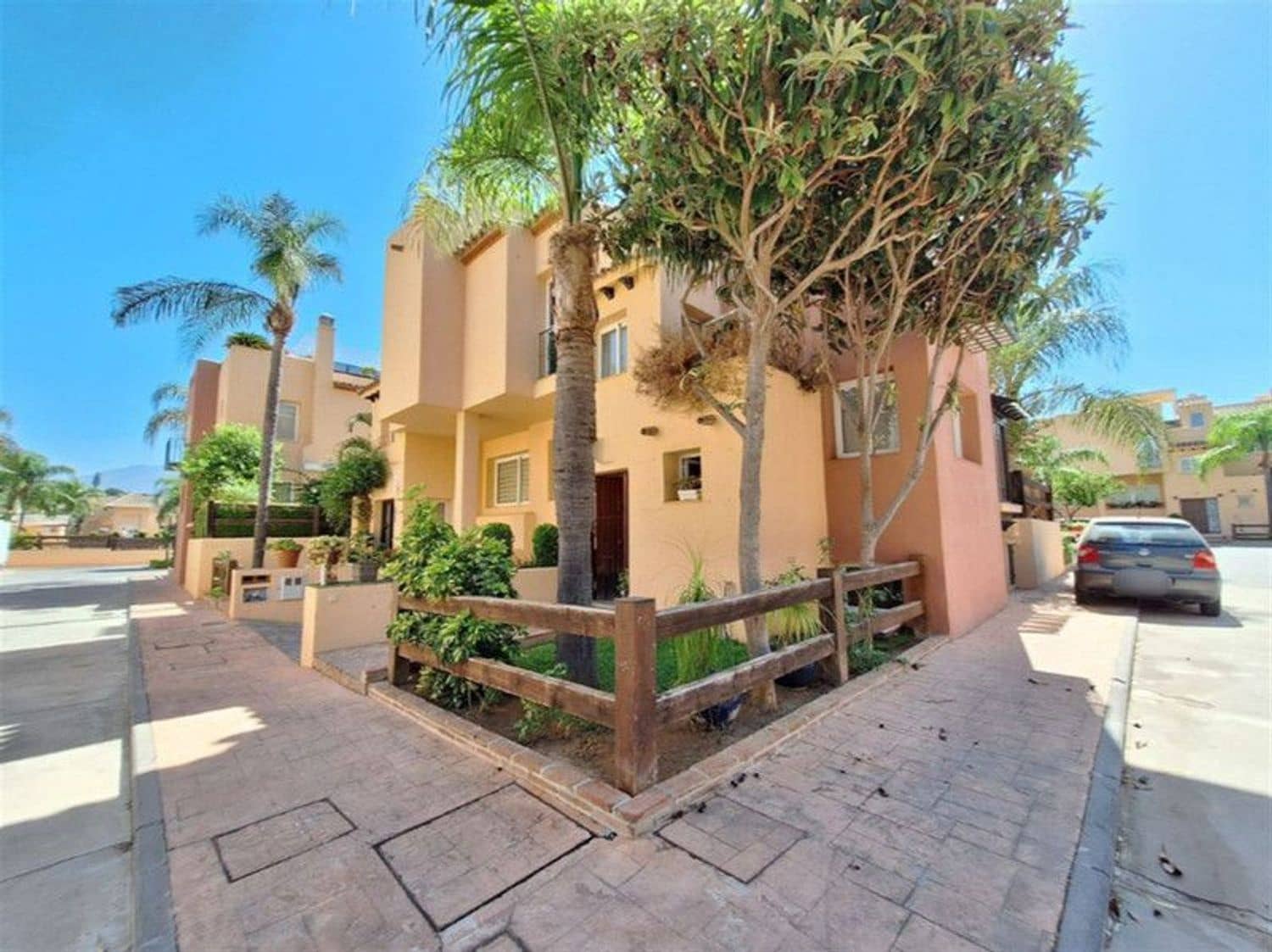 4 slaapkamer Huis te koop in Nueva Andalucia met zwembad garage - € 549.000 (Ref: 9921683)