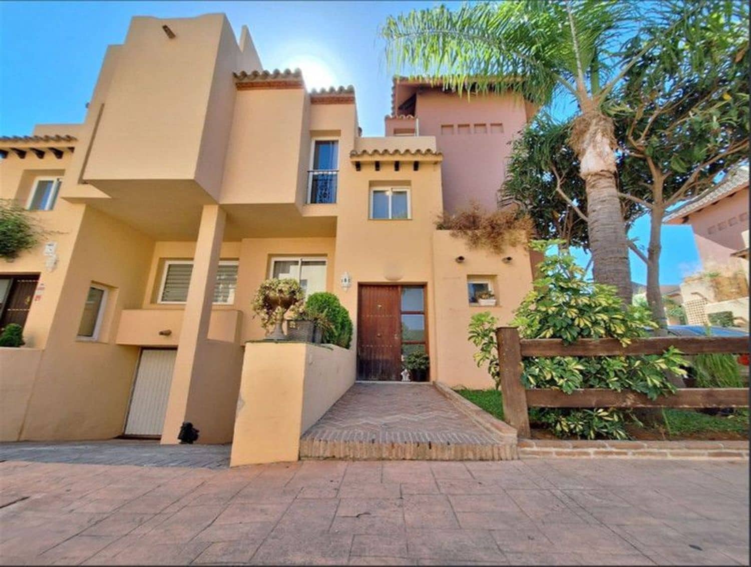 4 slaapkamer Huis te koop in Nueva Andalucia met zwembad garage - € 549.000 (Ref: 9921683)