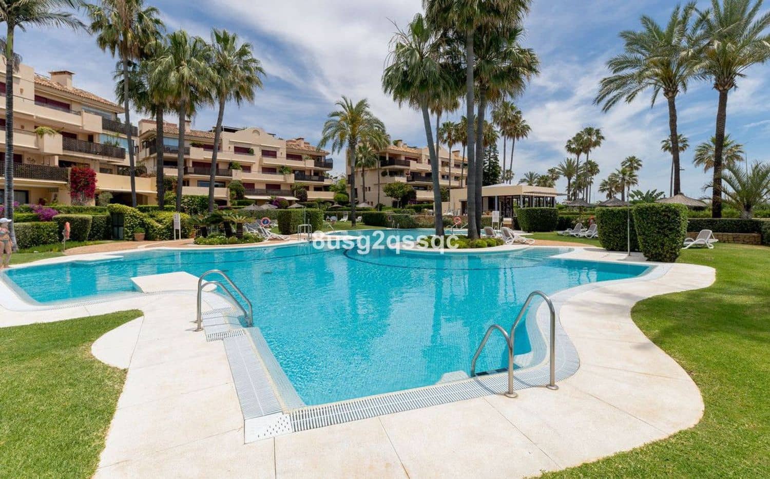 2 soveværelse Lejlighed til salg i Costalita med swimmingpool garage - € 2.500.000 (Ref: 9930036)
