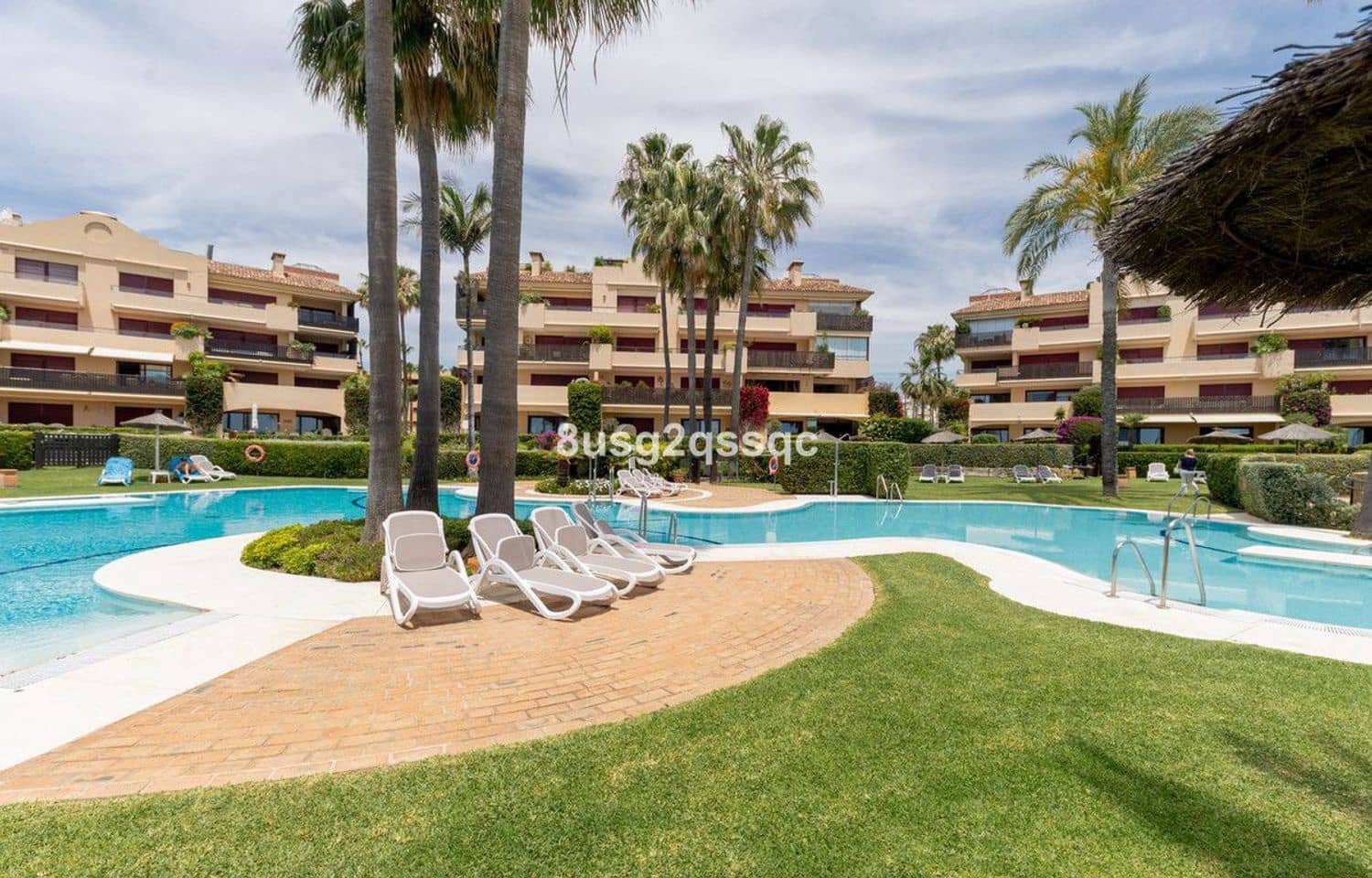 2 soveværelse Lejlighed til salg i Costalita med swimmingpool garage - € 2.500.000 (Ref: 9930036)