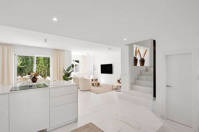 3 chambre Maison de Ville à vendre à La Dama de Noche - La Alzambra, Marbella avec garage - 899 000 € (Ref: 9930038)