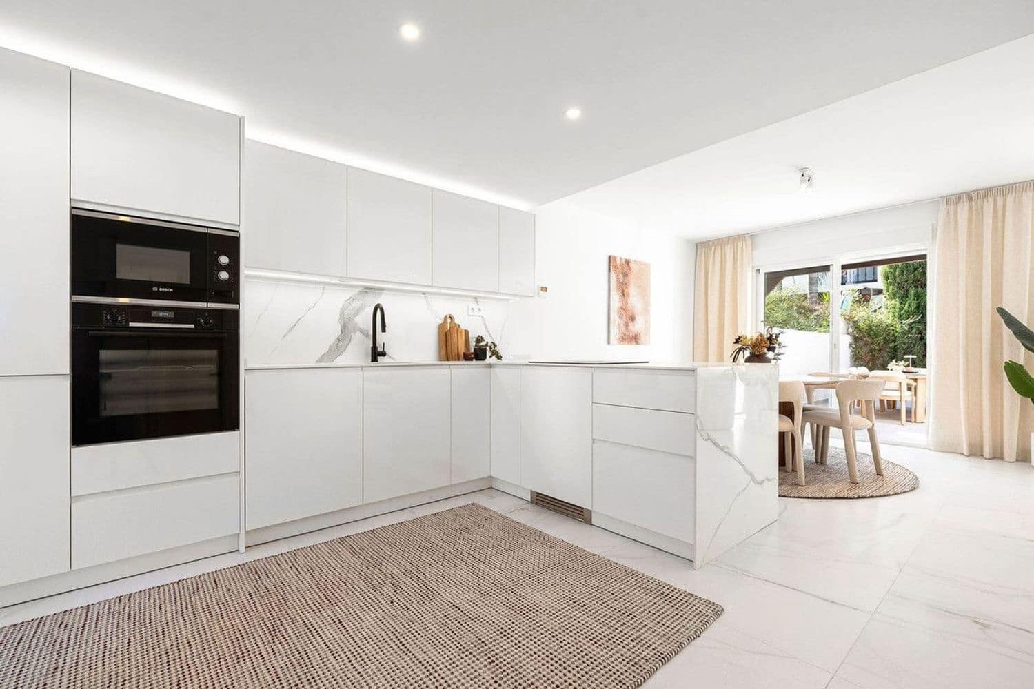 3 chambre Maison de Ville à vendre à Nueva Andalucia avec garage - 899 000 € (Ref: 9930038)