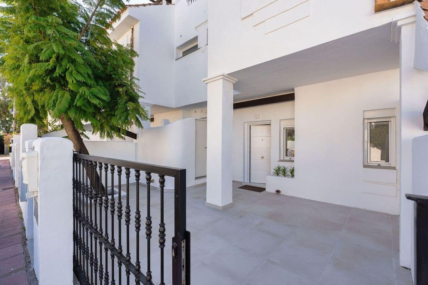 3 chambre Maison de Ville à vendre à Nueva Andalucia avec garage - 899 000 € (Ref: 9930038)