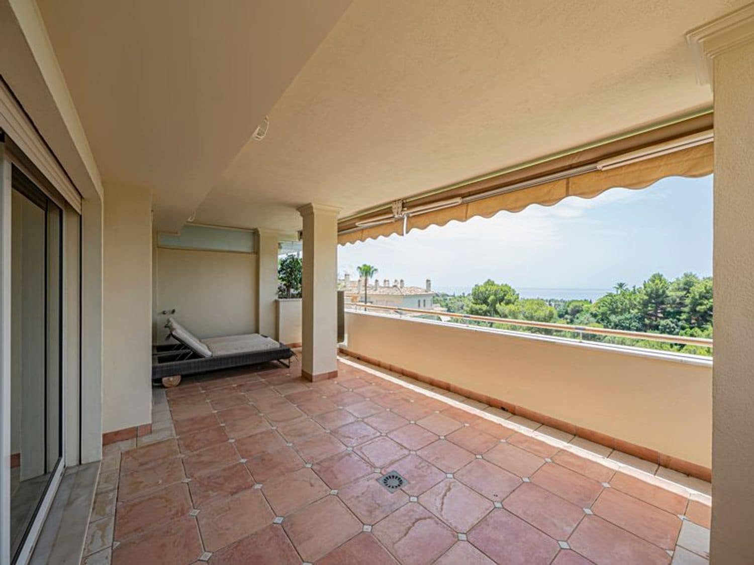 3 slaapkamer Appartement te koop in Golden Mile met zwembad garage - € 825.000 (Ref: 9930041)