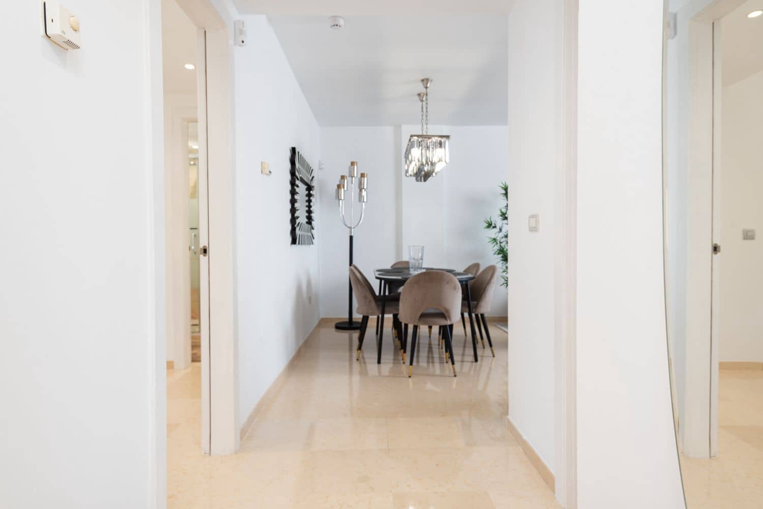 2 soverom Leilighet til salgs i Marbella med svømmebasseng garasje - € 1 190 000 (Ref: 9930042)