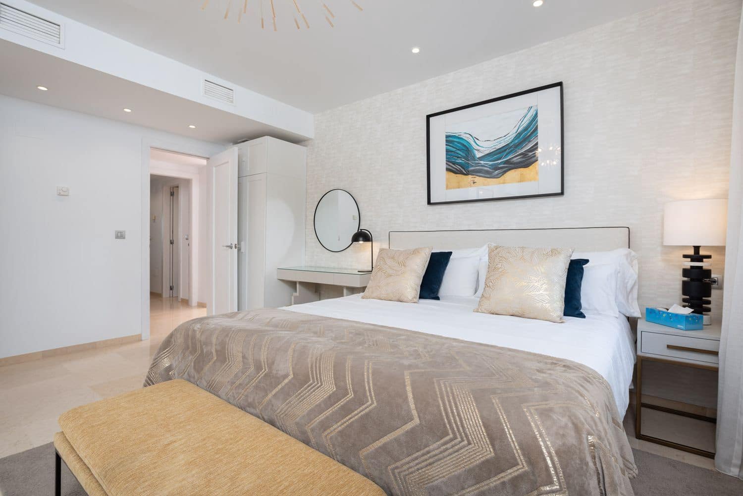 2 soverom Leilighet til salgs i Marbella med svømmebasseng garasje - € 1 190 000 (Ref: 9930042)