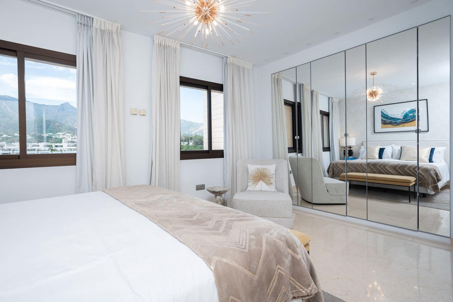 2 soverom Leilighet til salgs i Marbella med svømmebasseng garasje - € 1 190 000 (Ref: 9930042)