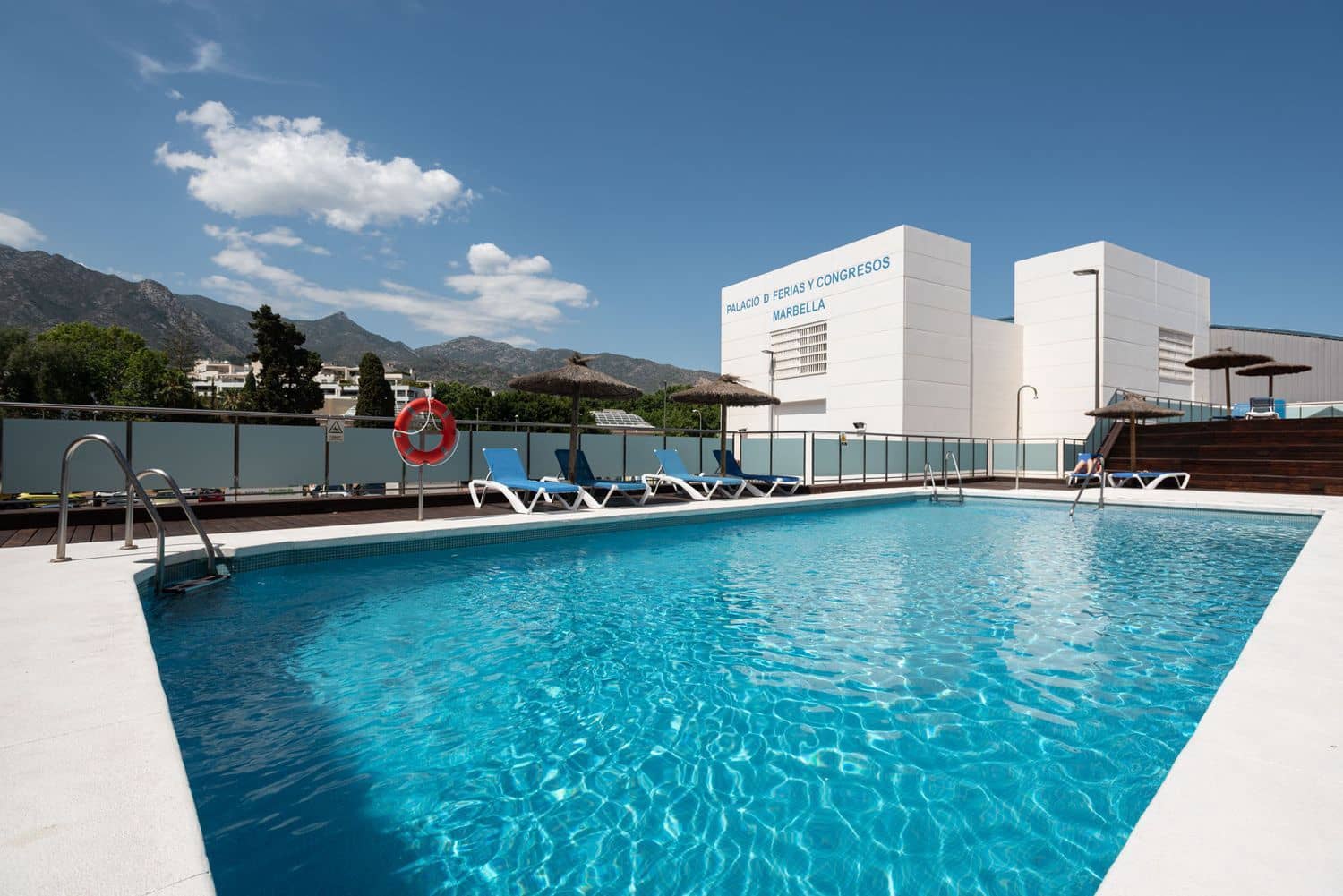 2 soverom Leilighet til salgs i Marbella med svømmebasseng garasje - € 1 190 000 (Ref: 9930042)