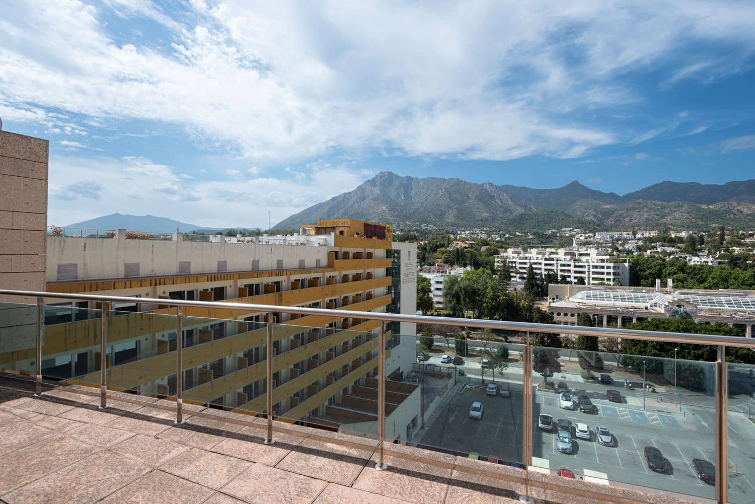 2 soverom Leilighet til salgs i Marbella med svømmebasseng garasje - € 1 190 000 (Ref: 9930042)
