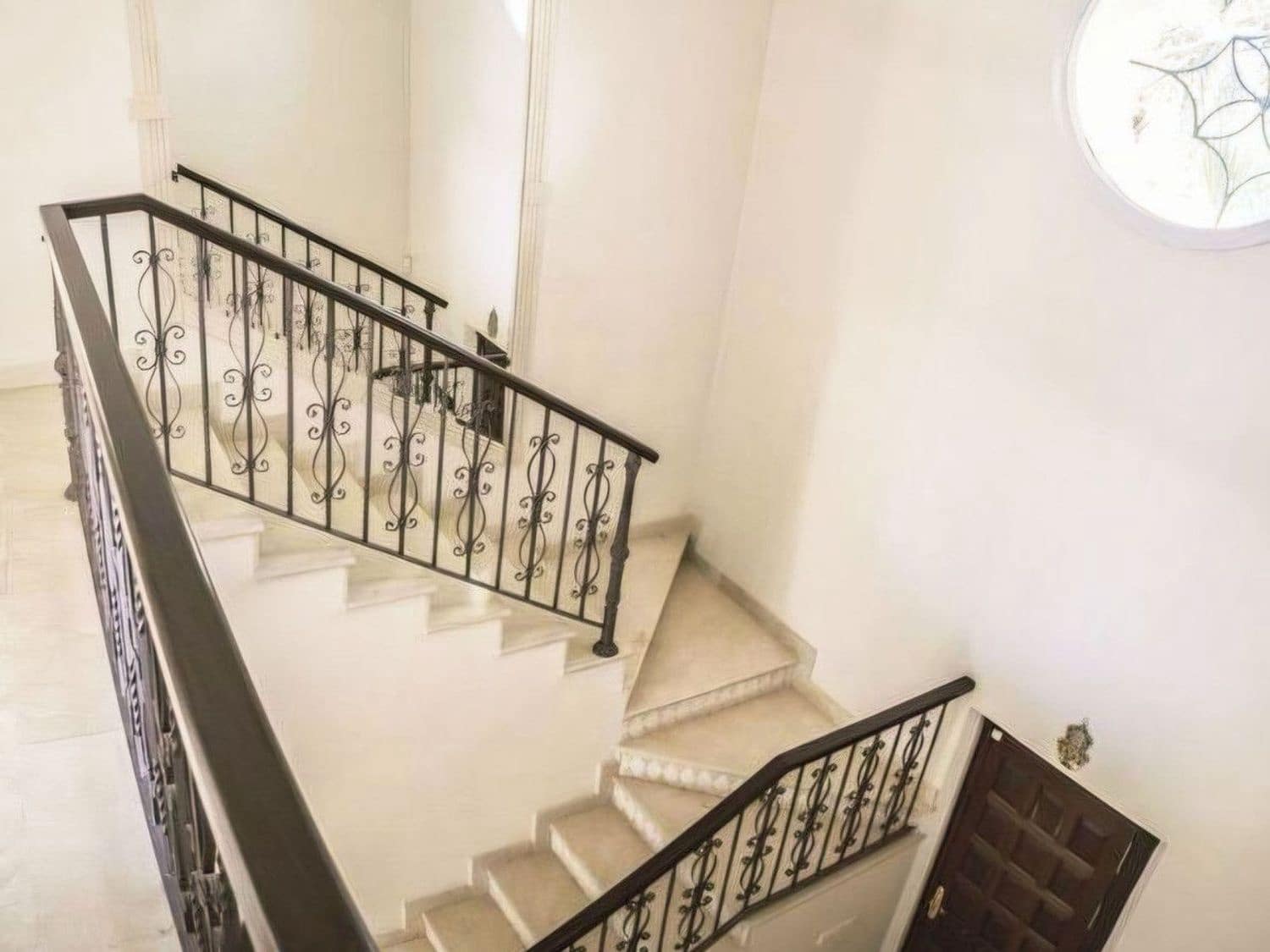 5 bedroom Villa for sale in Nueva Andalucia with pool garage - € 2,950,000 (Ref: 9930043)