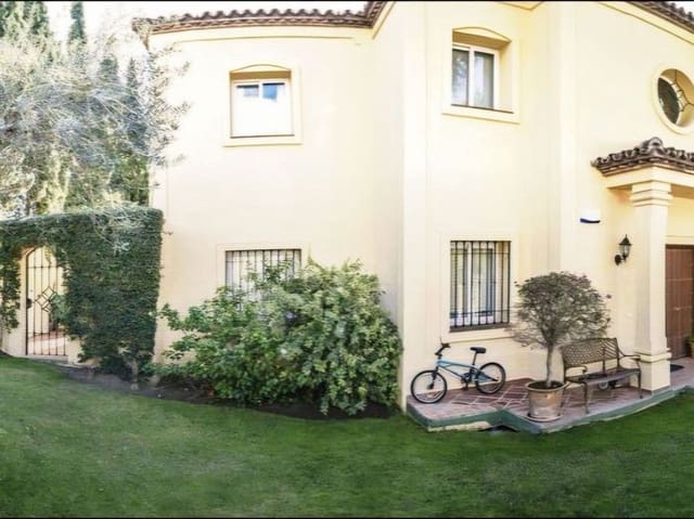 5 quarto Moradia para venda em Las Brisas, Marbella com piscina garagem - 2 950 000 € (Ref: 9930043)